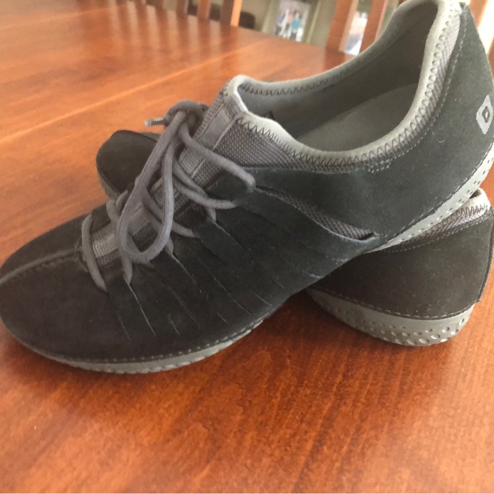 9.5 Tsubo Men's Black and Gray Suede Casual Shoes